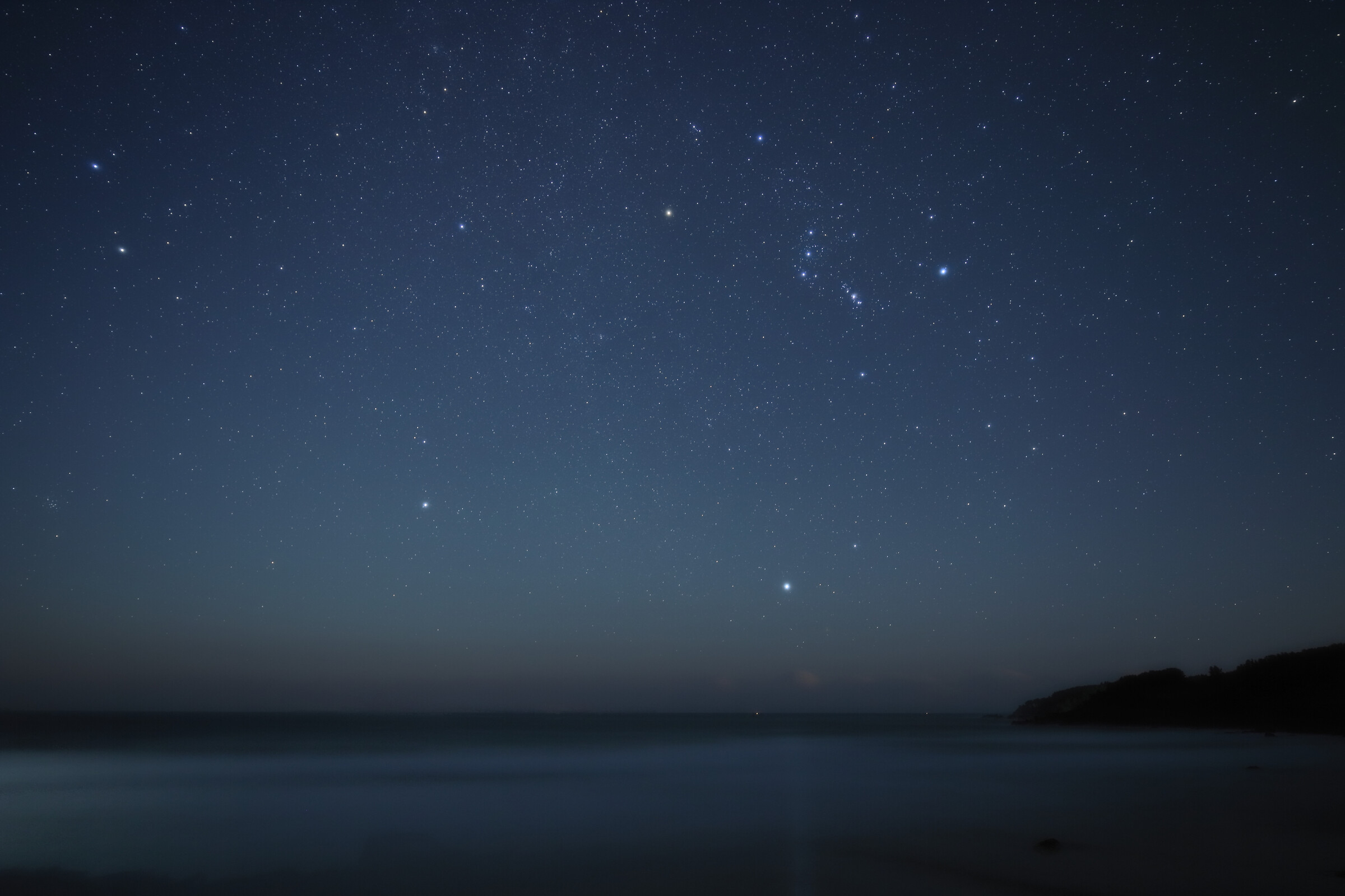 アノテーション前の冬の星空と海の写真